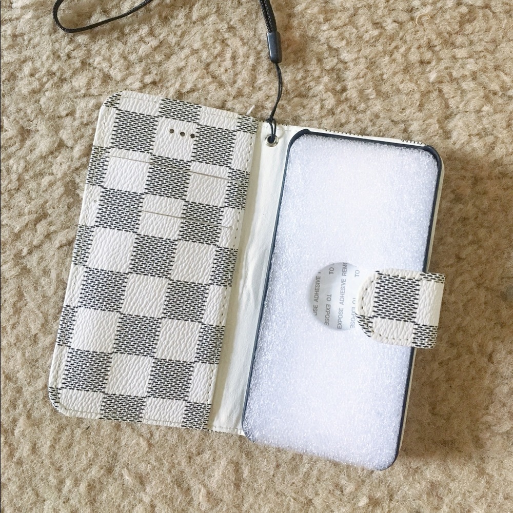 Checkered iPhone5 Wallet Case - Picture 3 of 3